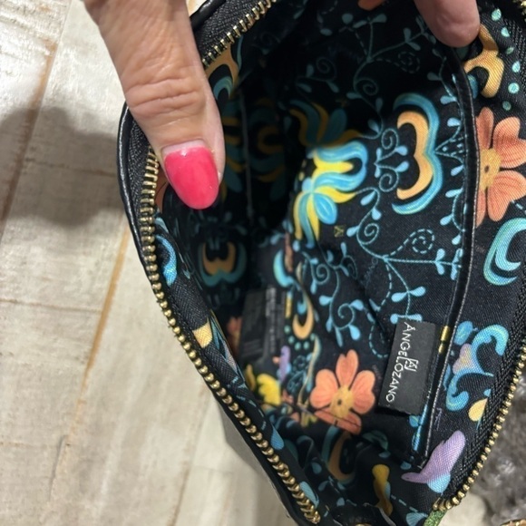 ❤️Angel Lozano Embroidered Crossbody Bag - Picture 10 of 10